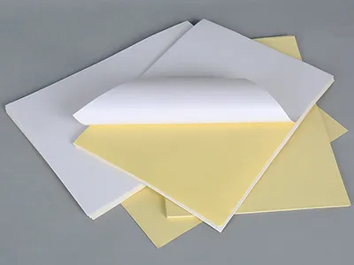Papel autoadhesivo