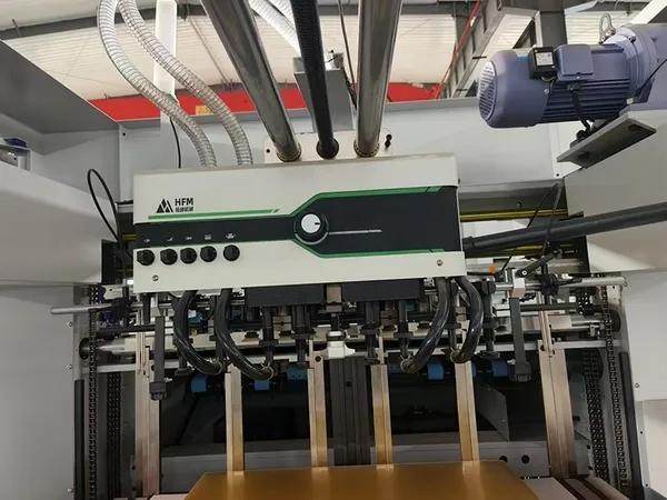 Troqueladora con estampado en foil automático de cama plana