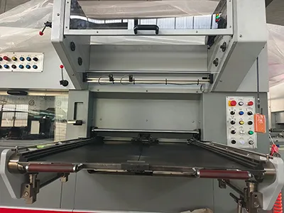 Troqueladora con estampado en foil automático de cama plana