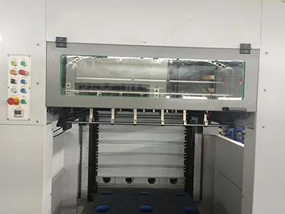 Troqueladora con estampado en foil automático de cama plana