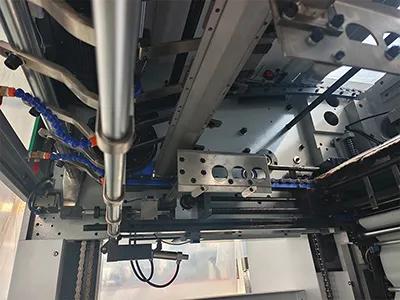 Troqueladora con plegado y stripping de cama plana (trabajo pesado)